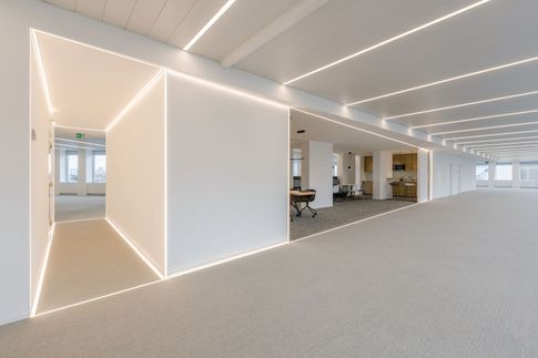 Open Space in stile contemporaneo di 1200 di Frame Farm - Architecture & Design