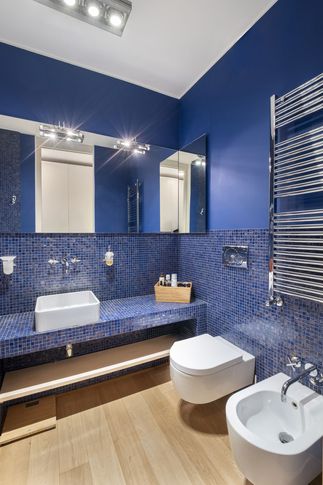 Bagno in stile contemporaneo di 4 di Bossi Vigorito Building Interior