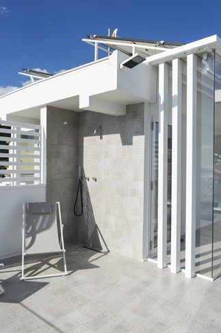 Terrazza in stile contemporaneo di 100 di 13GC_architekt