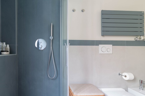 Bagno in stile contemporaneo di 5 di STUDIO CREATIONS - Roberta Tricarico A & D Bagno in stile contemporaneo di 5 di STUDIO CREATIONS - Roberta Tricarico A & D