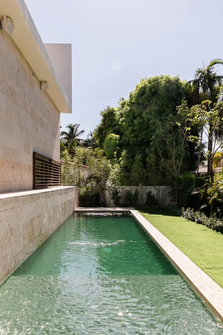 Piscina in stile mediterraneo di 30 di Andrea Benedetti Architetto