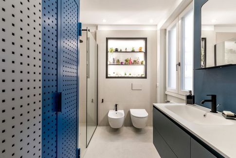 Bagno di Servizio in stile moderno di 5 di Equus Architects