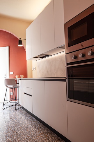 Cucina in stile contemporaneo di 9 di SuMisura Architetti