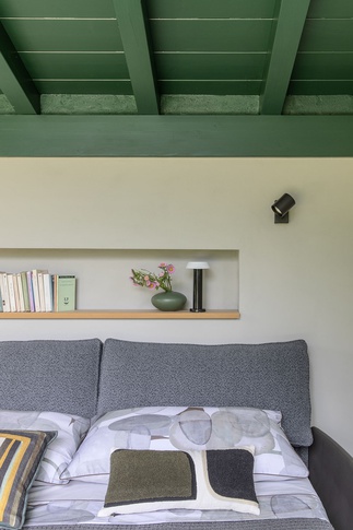 Soggiorno in stile contemporaneo di 18 di Chantal Forzatti architetto