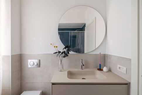 Bagno in stile contemporaneo di 5 di Caterina Scamardella Architetto Bagno in stile contemporaneo di 5 di Caterina Scamardella Architetto