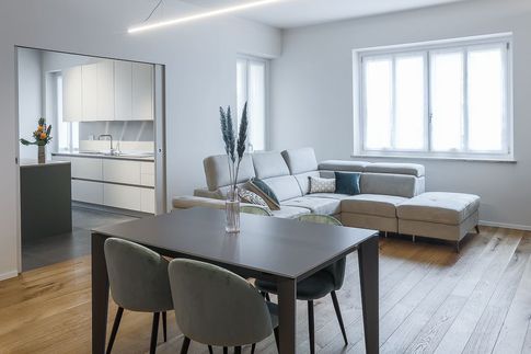 Open Space in stile contemporaneo di 40 di Carola Ribotta architetto