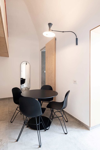 Soggiorno in stile contemporaneo di 38 di MANUARINO architettura design comunicazione