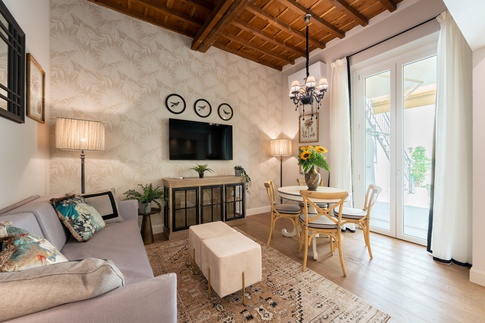 Soggiorno in stile contemporaneo di 23 di Arky’Studio srl