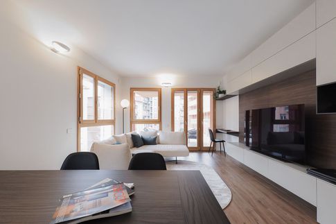 Soggiorno in stile moderno di 30 di Desearq studio - architettura e interior design