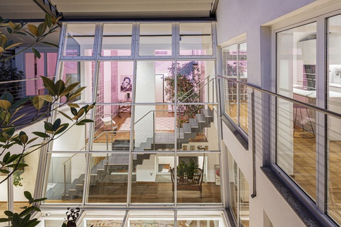 Terrazza in stile eclettico di 50 di NOMADE ARCHITETTURA