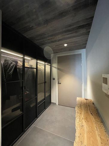 Ingresso in stile moderno di 9 di Design Alpino