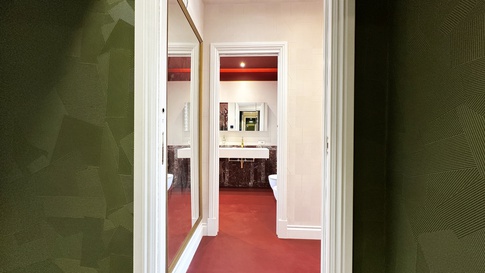 Bagno in stile eclettico di 10 di Studio Gaetano Riccardelli