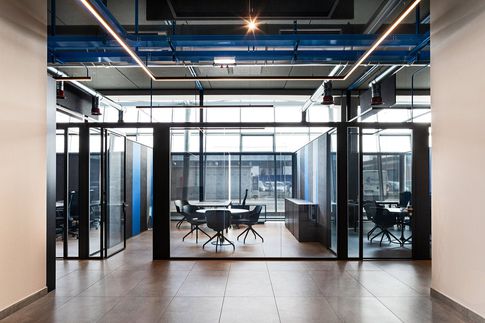 Open Space in stile moderno di 6000 di Lorenzo Franzi | Fotografia