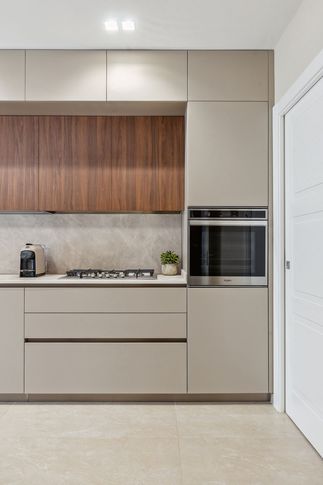 Cucina in stile contemporaneo di 18 di Ciquadro Architetti