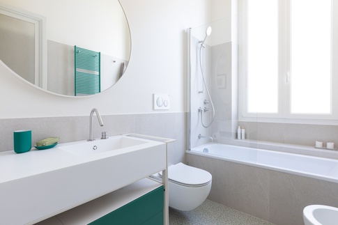 Bagno in stile contemporaneo di 3 di Archifacturing - Sara Cimarelli & Giorgio Opolka architetti