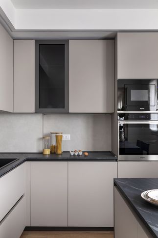 Cucina in stile contemporaneo di 10 di tapas studio