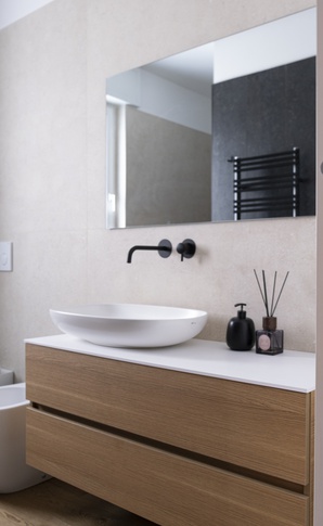 Bagno in stile contemporaneo di 5 di Michela Cordisco Studio