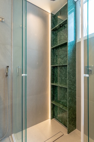 Bagno in stile moderno di 6 di Guzlive