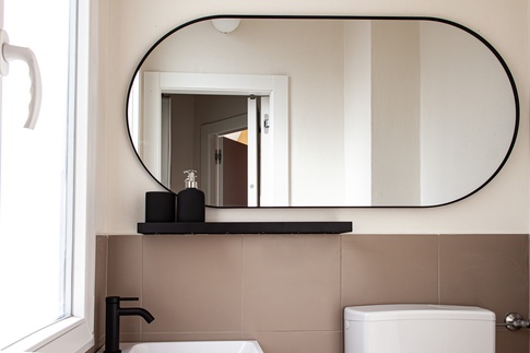Bagno in stile contemporaneo di 2 di SuMisura Architetti