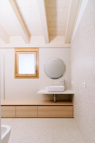 Bagno in stile moderno di 6 di Christian Tezza Architetto