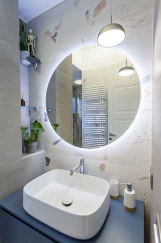 Bagno in stile contemporaneo di 6 di Valentina Varricchio Architetto