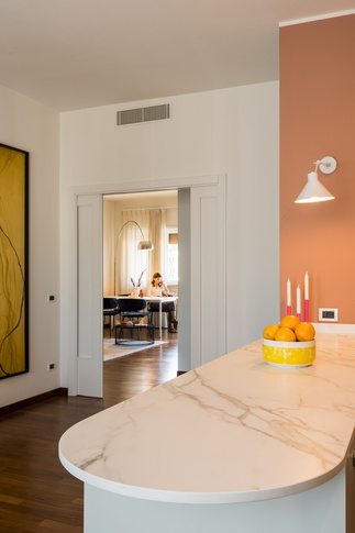Cucina in stile contemporaneo di 22 di Micro Interior Design