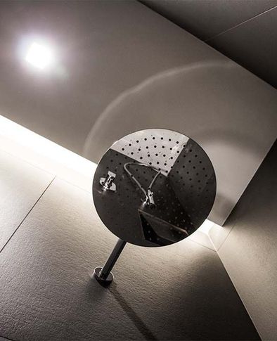 Bagno in stile contemporaneo di 4 di DOME studio