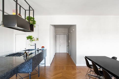 Cucina in stile contemporaneo di 40 di PERIMETRI studio Cucina in stile contemporaneo di 40 di PERIMETRI studio