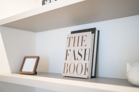 Camera da Letto in stile contemporaneo di 18 di FCInteriorDesignStudio | Camera da Letto in stile contemporaneo di 18 di FCInteriorDesignStudio |