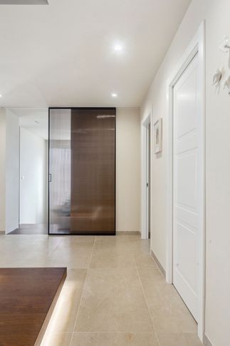 Open Space in stile contemporaneo di 65 di Ciquadro Architetti