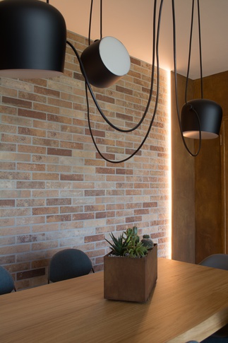 Open Space in stile industriale di 40 di AV INTERNI