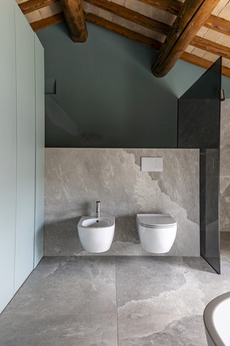 Bagno in stile contemporaneo di 20 di Andrea Benedetti Architetto