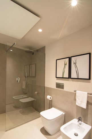 Bagno in stile minimal di 6 di Rachele Biancalani Studio