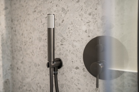 Bagno in stile contemporaneo di 5 di FCInteriorDesignStudio |