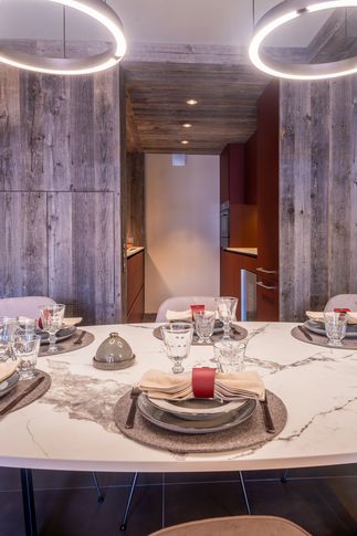 Soggiorno in stile moderno di 35 di Design Alpino