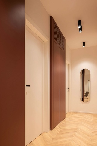 Corridoio in stile contemporaneo di 4 di Subconscio studio