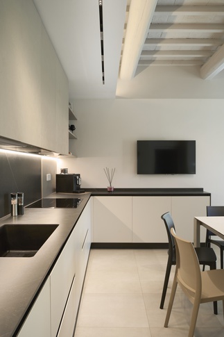 Open Space in stile contemporaneo di 50 di Alessio Vittori | Creative Design Studio