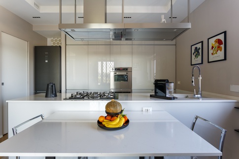 Cucina in stile contemporaneo di 16 di Valentina Varricchio Architetto Cucina in stile contemporaneo di 16 di Valentina Varricchio Architetto