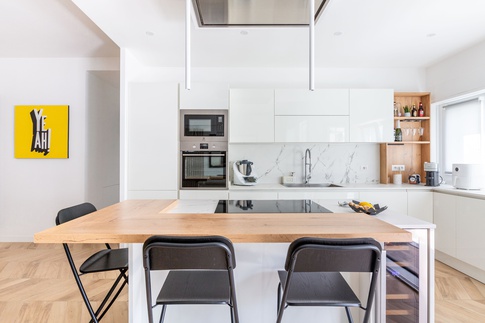 Open Space in stile contemporaneo di 45 di Studio Nakse