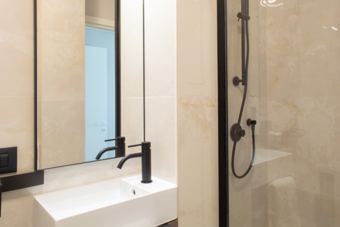 Bagno di Servizio in stile moderno di 3 di Chiara Colucci Interior Designer Bagno di Servizio in stile moderno di 3 di Chiara Colucci Interior Designer