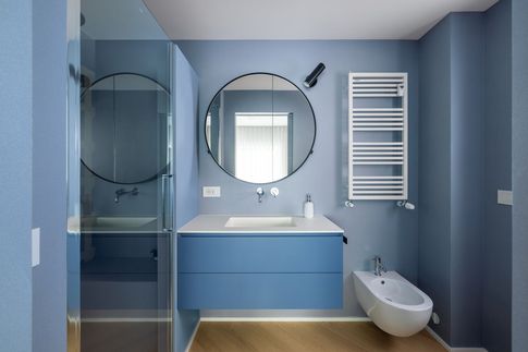 Bagno in stile contemporaneo di 5 di Archifacturing - Sara Cimarelli & Giorgio Opolka Bagno in stile contemporaneo di 5 di Archifacturing - Sara Cimarelli & Giorgio Opolka