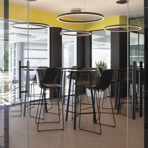 Open Space in stile contemporaneo di 40 di COBE architetti Open Space in stile contemporaneo di 40 di COBE architetti