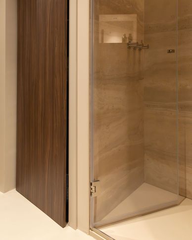 Bagno in stile contemporaneo di 5 di Castelli Sasso architetti