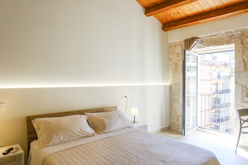 Camera da Letto in stile rustico di 22 di ValentinaZoccoArchitetto