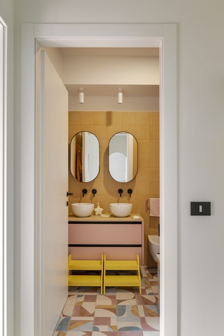 Corridoio in stile moderno di 5 di Arch. Martina Pozzi MP_archistudio Corridoio in stile moderno di 5 di Arch. Martina Pozzi MP_archistudio