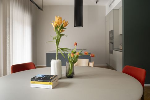 Open Space in stile contemporaneo di 50 di Michela Cordisco Studio