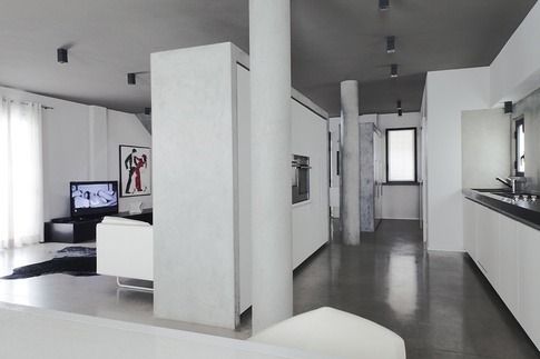 Open Space in stile moderno di 90 di COLLETTIVO_INVƎRSO