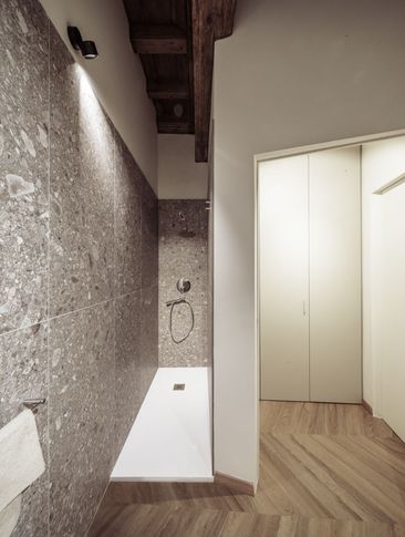 Bagno in stile contemporaneo di 4 di Studio 3Mark