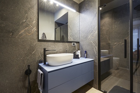 Bagno in stile transitional di 6 di Arar Studio di Arar Muna Isabella Bagno in stile transitional di 6 di Arar Studio di Arar Muna Isabella