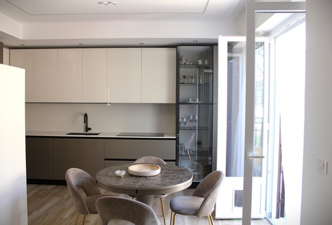 Soggiorno in stile contemporaneo di 24 di Melissa Domenici Architetto